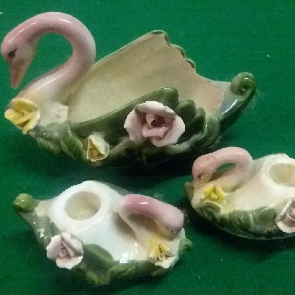 Vintage Set of 3 matching Swans, 2 candleholders